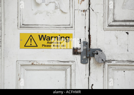 Schild Achtung Asbest Unterhalt aus London UK Stockfoto