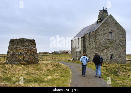 Mühle und Windmühle auf North Ronaldsay Insel Orkney, Schottland Stockfoto