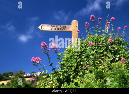 Neuer Abschnitt in der Nähe von Strete South Devon Küste Weg Schild Stockfoto