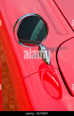 Spiegel auf einem amerikanischen Auto fahren Stockfoto