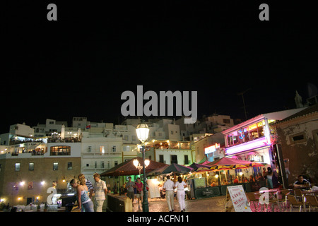 Nächtliche Szene in Albufeira in Portugal Stockfoto