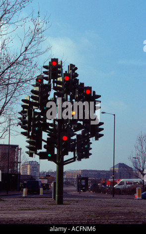 Skulptur von vielen Ampeln, Heron Quays, Docklands, London, England UK Stockfoto