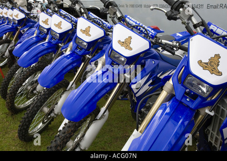 Der Fliegende Gunners Royal Artillery Display Team, Yamaha UK. WR 250 F Enduro Bikes 3 YZ250F Moto-cross in Banchory zeigen Aberdeenshire Schottland Großbritannien Stockfoto