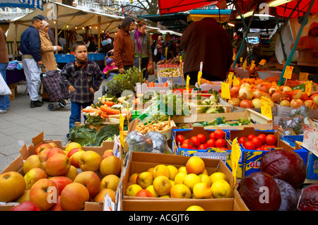 Frischwaren an Türkenmarkt türkischen Markt im Bezirk Kreuzberg Berlin Deutschland EU Stockfoto