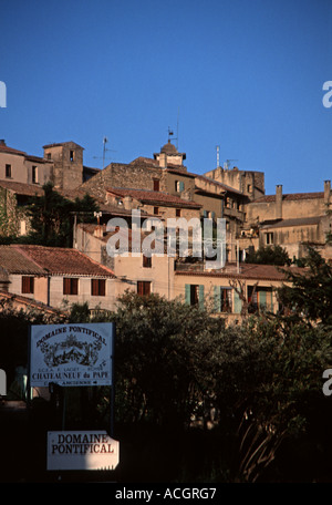 Der Wein Dorf Châteauneuf du Pape Stockfoto