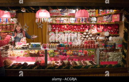 Süße Stall Weihnachtsmarkt im Rathaus Park Vienna Stockfoto