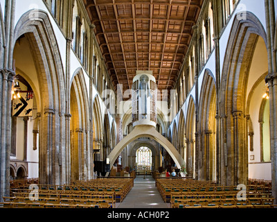 Epsteins Christ in der Majestät der Majestus auf der Orgelprospekt auf Pulpitum Llandaff Kathedrale Wales UK Stockfoto