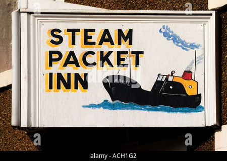 Eine gemalten Zeichen für 'Steam Packet Inn' in Kircudbright, Dumfries and Galloway, Schottland, Großbritannien Stockfoto
