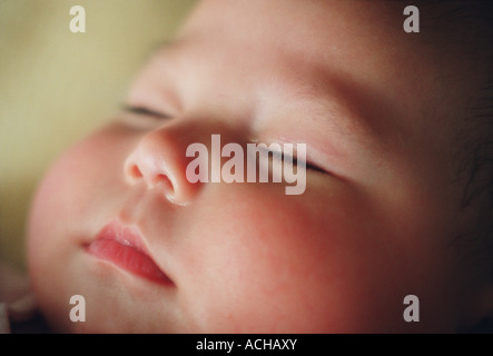 Baby schlafen, halb kaukasischen halb asiatisch, Nahaufnahme Stockfoto
