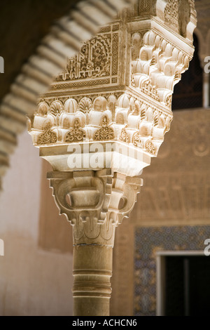 Säule-Detail in The Water Garten im Innenhof der Generalife Palast der Alhambra Granada Andalusien Spanien Stockfoto