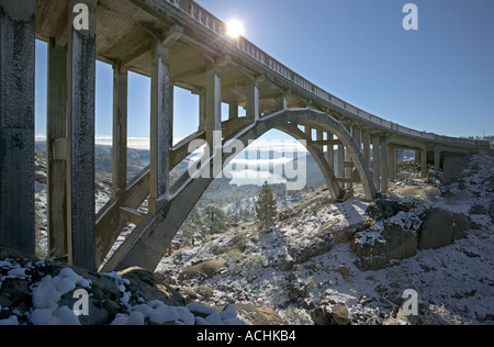 Alten Hwy 40 Brücke mit Blick auf Donner lake Stockfoto