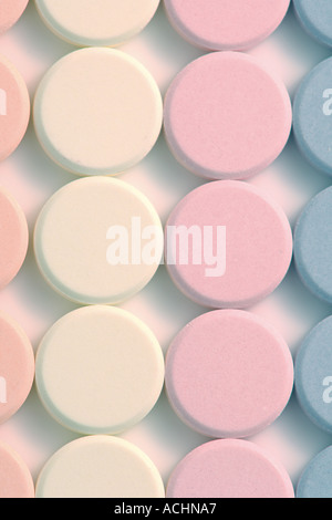 Reihen von Tabletten hautnah 1 von 2 Stockfoto