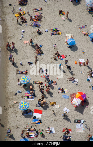 Menschen genießen die Strand-Antenne Buyukcekmece südwestlich von Istanbul Türkei Stockfoto