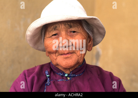 Bunte alte einheimische Frau Ulan Bator Mongolei Stockfoto