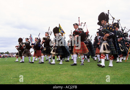 Massierten Pipebands Aboyne Highland Games Stockfoto