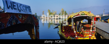 VIN 90688 leer Shikara Boot um Dal Lake Srinagar Jammu und Kaschmir Indien Stockfoto