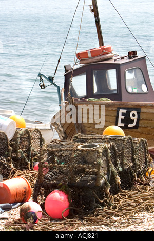 Angelboot/Fischerboot am Strand von Sidmouth Devon England gestrandet Stockfoto