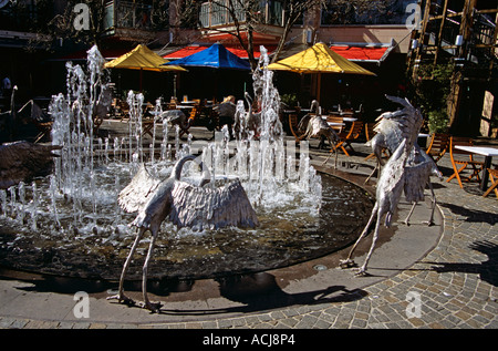 Reich verzierten Brunnen außerhalb Restaurants, Darling Harbour, Sydney, New South Wales, Australien Stockfoto