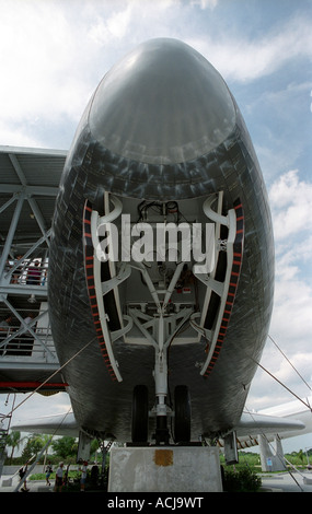 Space Shuttle Ausstellung Nahaufnahme von Fahrwerk und Fliesen im Kennedy Space Center in Florida USA Stockfoto