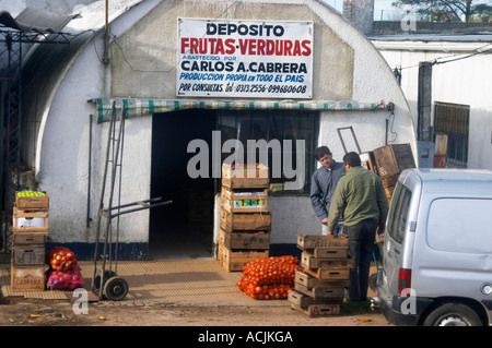 Ein Straße Seite Obst und Gemüse laden in Progreso. Uruguay, Südamerika Stockfoto