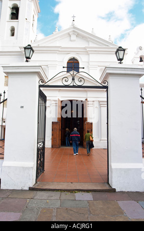 Eingang zur Basilica de Nuestra Senora del Pilar Kirche im Stadtteil Recoleta. Buenos Aires-Argentinien, Südamerika Stockfoto