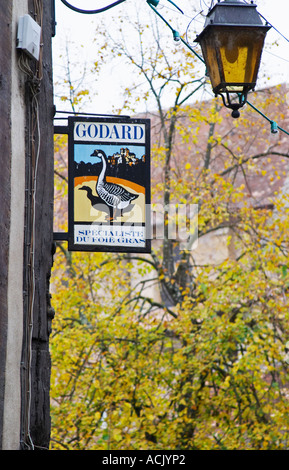 Werbung Godard Gänseleber, Ente oder Gans Fett Leber Sign. Baum und Laterne im Hintergrund. Bergerac Dordogne Frankreich Stockfoto