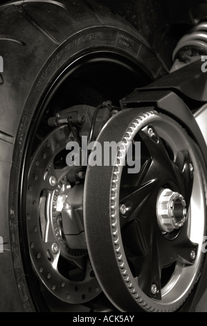 Motorrad Hinterrad und ein Zahnrad mit einem Gürtel-Bike-Motorrad-Daten Stockfoto