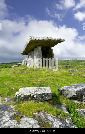 Poulnabrone Portal Dolmen, Burren, County Clare, Irland. Burren Weg Stockfoto