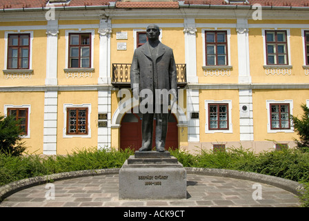 Targu Mures, Siebenbürgen, Rumänien. Teleki House (1799) (1994) Freiheitsstatue Bernady Gyorgy, zweimal Bürgermeister der Stadt Stockfoto