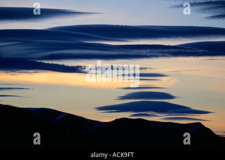 Linsenförmige Wolken über Isla Navarino, Beagle-Kanal, Feuerland, Chile Stockfoto