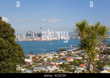 Blick zum östlichen Skyline von Auckland vom Mount Victoria in Devonport über Waitemata Harbour Stockfoto