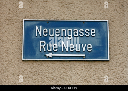 Zweisprachiges Straßenschild Biel Bienne Schweiz Europa Stockfoto