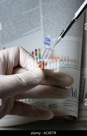 DNA-Forschung mit Grafiken Diagramme Referenz im Hintergrund Stockfoto