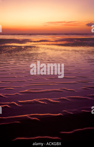 Muster im Strandsand bei Sonnenuntergang, Kauai, Hawaii, USA Stockfoto