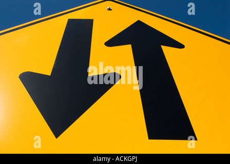 Niedrigen Winkel Ansicht der Verkehrszeichen auf Stadt Straße Woodland Washington Stockfoto