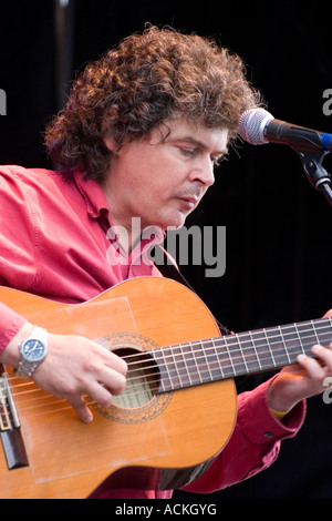 John Spillane irische traditionelle Musiker und Folk-Sängerin. Leben Sie im Konzert. County Kerry, Irland Stockfoto