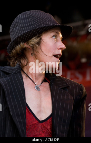 Sandy Silva Tänzer mit französischen Canadain Folk Band, La Bottine Souriante Stockfoto