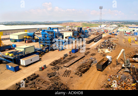 Metall-recycling-Yard mit dem weltweit größten Shredder SimsMetal UK Ltd Newport Docks South Wales Stockfoto