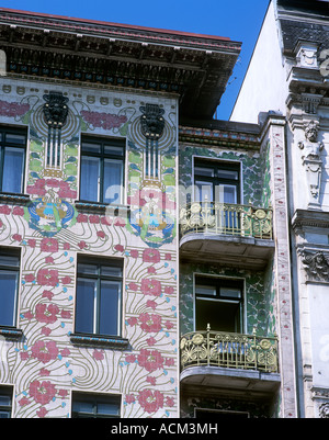 Nahaufnahme des Jugendstil-Detail auf der Majolikahaus, 40 Linke Wienzeile, Wien. 1898 von Otto Wagner entworfen. Stockfoto