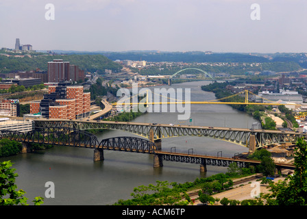 Brücken über den Monongahela Fluss in der Stadt Pittsburgh Pennsylvania Pa USA Stockfoto
