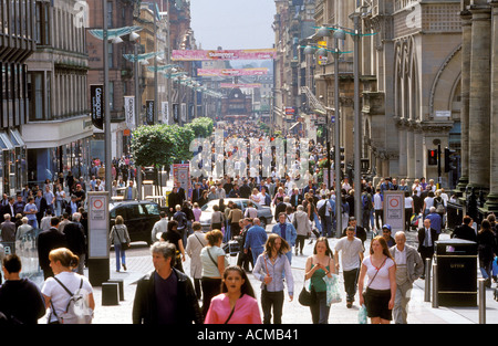 Schottland Glasgow Menschenmenge zu Fuß in der Buchanan Street Glasgow s Geschäftszentrum und die Haupteinkaufsstraße Stockfoto