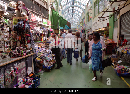 Brixton Markt Elektro Lane South London hat eine breite Palette von karibischen ethnische und ungewöhnliche Obst und Gemüse sowie Haus Stockfoto