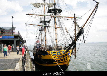 Das Segelschiff Grand Turk festgemacht am Ende des Southend Pier, Essex England UK Stockfoto