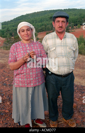 Paar tendenziell ihre Ziegen im ländlichen Bereich der südwestlichen Türkei. Stockfoto