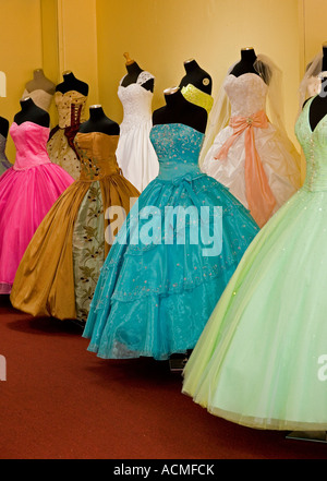 Kleider fur Hochzeiten und Quinceanera Bridal Shop Broadway Downtown Los Angeles California Vereinigte Staaten von Amerika Stockfotografie Alamy