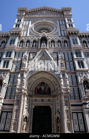 Neo-gotischen Marmorfassade des Duomo Florenz Stockfoto