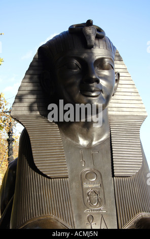 Sphinx von Cleopatras Nadel London Stockfoto