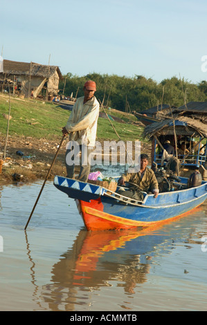Zwei Männer in einem Boot Stockfoto