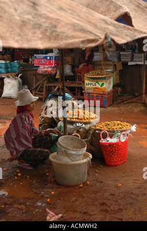 Kambodschanische Frau auf dem Markt Stockfoto