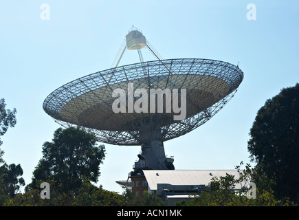 die riesige Satellitenschüssel, die der Empfänger für Parkes Radioteleskop ist Stockfoto
